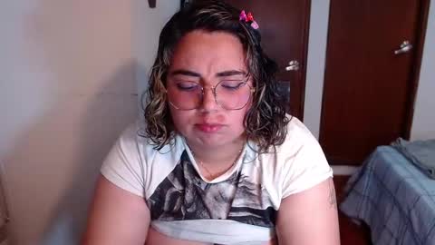 hii i am yini online show from February 20, 6:26 am