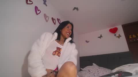 Yiny online show from March 11, 3:47 am