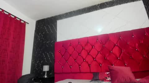 yiyi_colllin online show from February 1, 7:23 pm