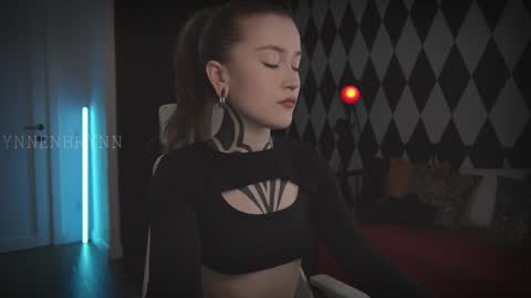 ynnenbrynn online show from January 16, 9:16 am