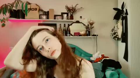 yoka_paradoxxx online show from July 19, 9:55 am