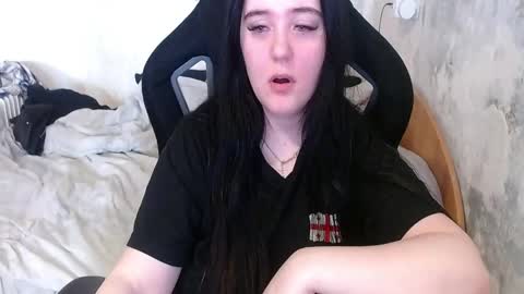 your_8a8y online show from April 25, 11:57 am