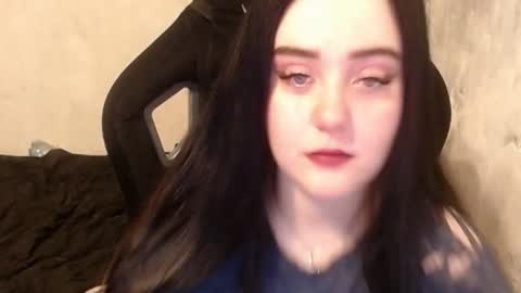 your_8a8y online show from December 23, 10:32 am