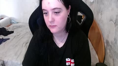 your_8a8y online show from April 23, 11:28 am