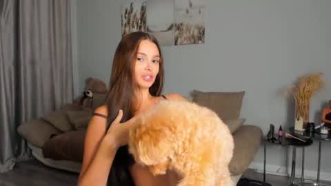 Camilla online show from August 3, 5:18 pm