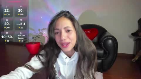 mia3 online show from December 8, 11:19 pm