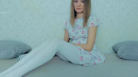 Lily online show from January 23, 7:00 am