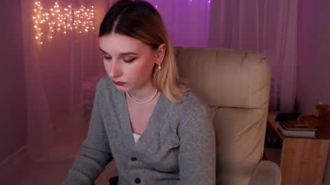 Freya online show from December 6, 2:28 pm