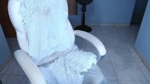 your_latin_girl online show from April 19, 11:29 pm