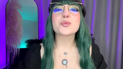 Cami independent model online show from November 16, 8:05 am