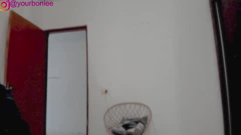 insta  yourboniee online show from February 23, 2:39 pm