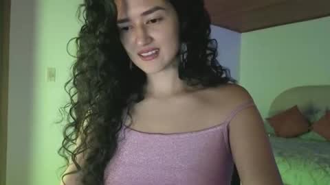 yourdreamgirl2025 online show from April 30, 12:38 am