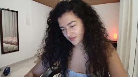 yourdreamgirl2025 online show from October 31, 12:23 am