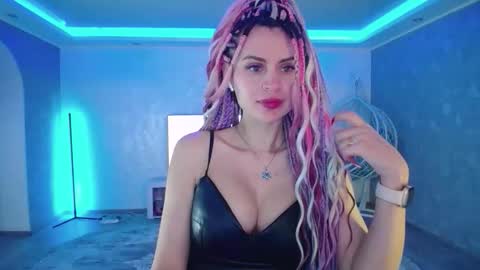 call meKira online show from February 21, 7:03 pm