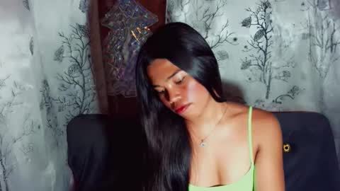 yourqueen_19 online show from May 4, 5:28 pm