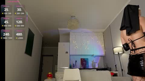 Luminous Luna online show from February 8, 1:26 pm