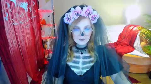 Alice online show from October 31, 9:35 am