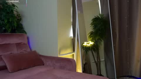 youw4ntthis online show from May 20, 10:23 am