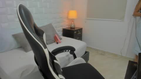 Y U L I T Z A online show from November 20, 12:50 pm