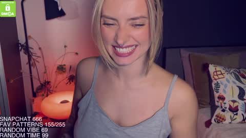 The Queen Bitch of the United Kingdom online show from December 5, 8:37 am