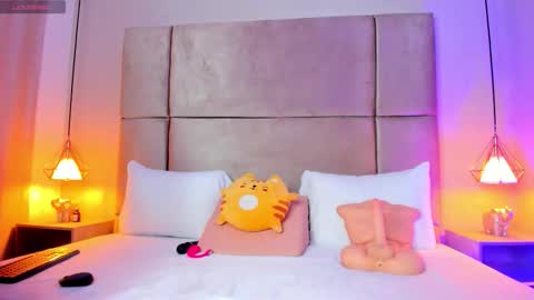 Zafiro online show from February 23, 12:04 pm