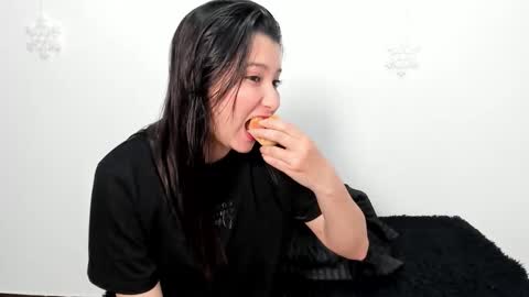 zammii69 online show from February 7, 8:45 pm