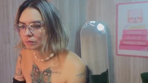 Isabella online show from May 31, 1:17 pm