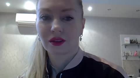 Zarina Swift online show from February 28, 4:43 am