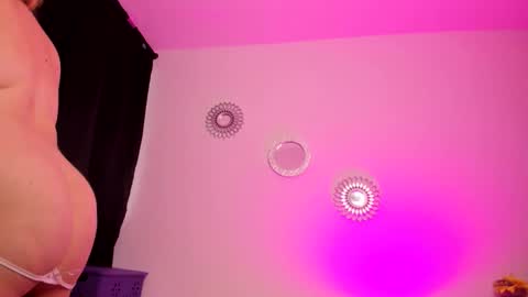 Zaritha Li online show from November 8, 10:53 am