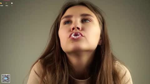 Emilia online show from October 3, 1:11 am