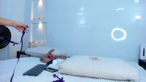 Zenda Evans online show from September 25, 4:44 am