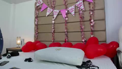 Zenda Evans online show from February 16, 4:12 am