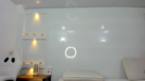 Zenda Evans online show from November 18, 4:02 am