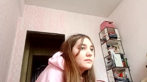 zeniabrossoit online show from March 26, 7:32 am