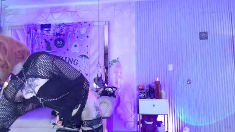    online show from November 28, 2:42 pm