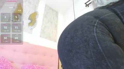 ZHAMIRA  ANDRES online show from September 28, 9:31 pm