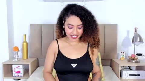 Zoe Gruber online show from March 8, 2:15 am