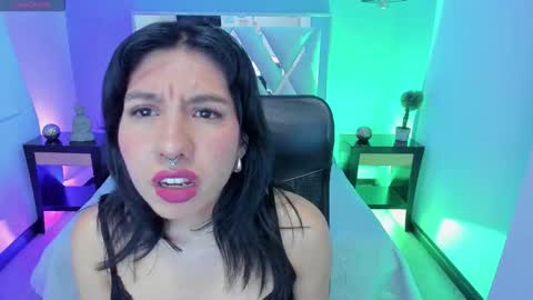 zoe_moreau online show from March 24, 7:30 pm