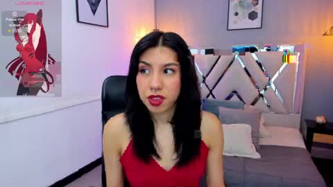 zoe_moreau online show from April 15, 7:58 pm