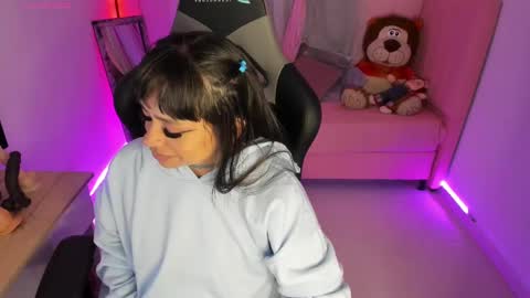 zoe_sullivan_ online show from February 17, 9:24 am