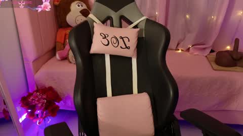 zoe_sullivan_ online show from April 23, 9:39 am