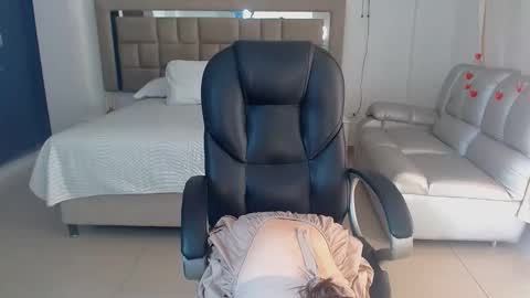 ZOE online show from April 7, 1:57 pm