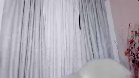 zoelanee online show from March 13, 1:29 am