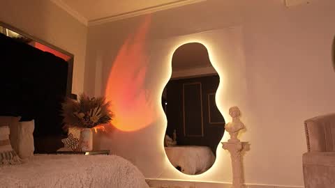 zoevidal_ online show from October 29, 12:09 pm