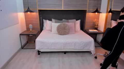 ZOE online show from January 6, 5:38 pm