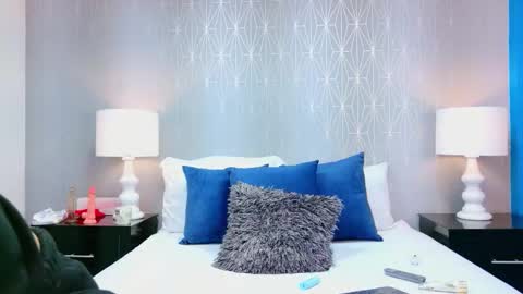 ZoeWilliis online show from February 14, 3:25 pm