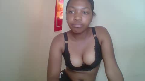 zyraelle_01 online show from April 17, 8:05 am