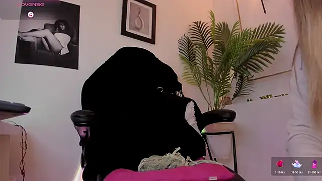 brianahill  online show from March 23, 9:10 pm