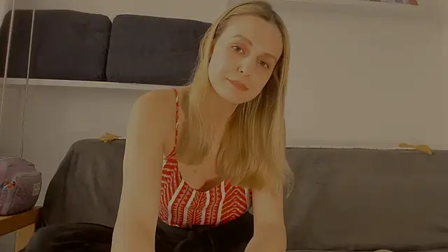 LaurenSommer online show from May 5, 10:40 am