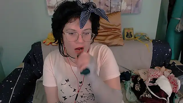 EverlyRays online show from October 19, 6:54 pm